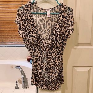Candies Pink Leopard Print V Neck Top With Ruffle Detail Size M EUC
